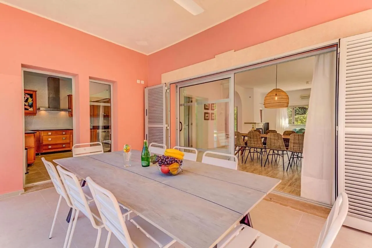 Deluxe Mallorca Villa I Upmarket Location I Maria Bonaire I 4 Bedrooms I Close To The Beach I Alcudia スペイン