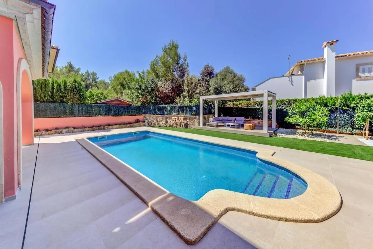 Deluxe Mallorca Villa I Upmarket Location I Maria Bonaire I 4 Bedrooms I Close To The Beach I Alcudia