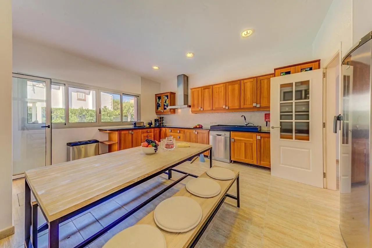 Deluxe Mallorca Villa I Upmarket Location I Maria Bonaire I 4 Bedrooms I Close To The Beach I Alcudia